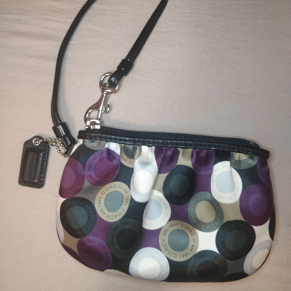NEW IN BOX- COACH WRISTLET Retro Circle